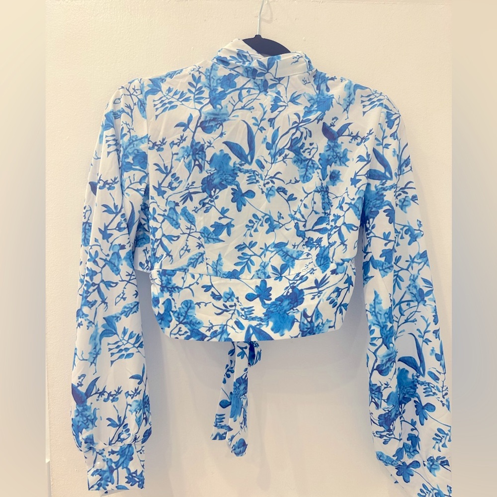 Top long sleeve blouse with back uncover